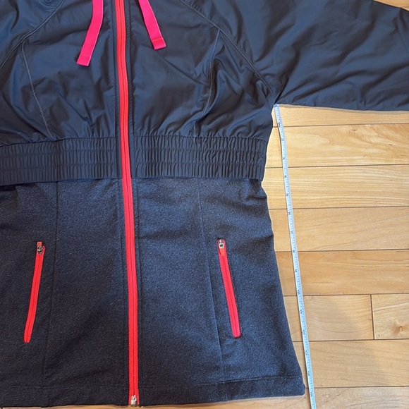 The North Face Grey Hooded Windbreaker - Picture 10 of 11